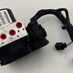 2015-2018 Jeep Wrangler JK OEM ABS Pump / Module / P682531556B / 73K JK018